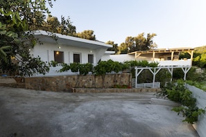 Exterior - Triopetra Green Hostel (Agios Vasileios)