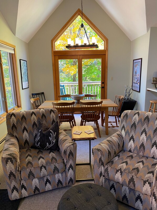 Smart-tv, eldstad, dvd-spelare och datorskärmar