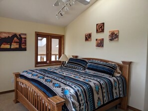 3 bedrooms, iron/ironing board, free WiFi, bed sheets - Vedauwoo, Curt Gowdy State Park, Cheyenne, and Laramie  close! (Cheyenne)