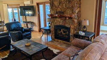 Smart TV, fireplace, DVD player, table football