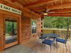 تناول الطعام بالخارج