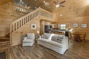 TV, caminetto, lettore DVD