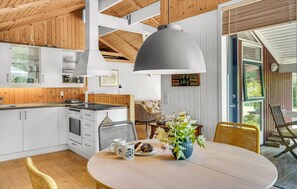 Dining - 2 bedroom pet friendly home in Græsted (Græsted)