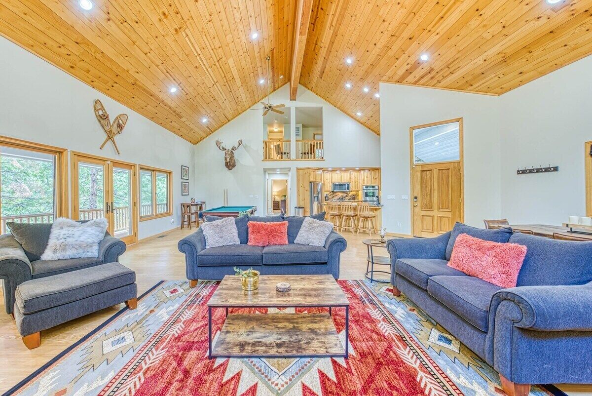 The Lodge at Rock Shelf *AC & modern amenities!