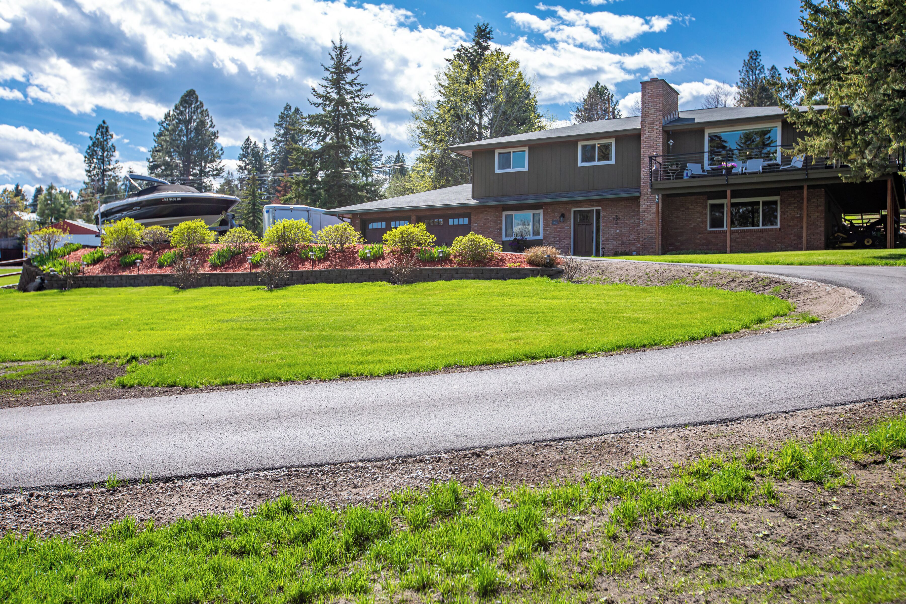  Gorgeous Lake & Mountain Views Throughout!