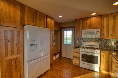 Cozy & secluded private beach side home