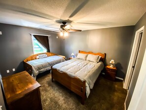 2 bedrooms, iron/ironing board, travel cot, free WiFi