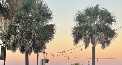 Downtown Charm! All the shops, restaurants & water activities out your doorstep