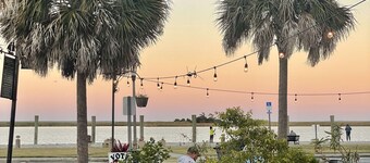 Downtown Charm! All the shops, restaurants & water activities out your doorstep