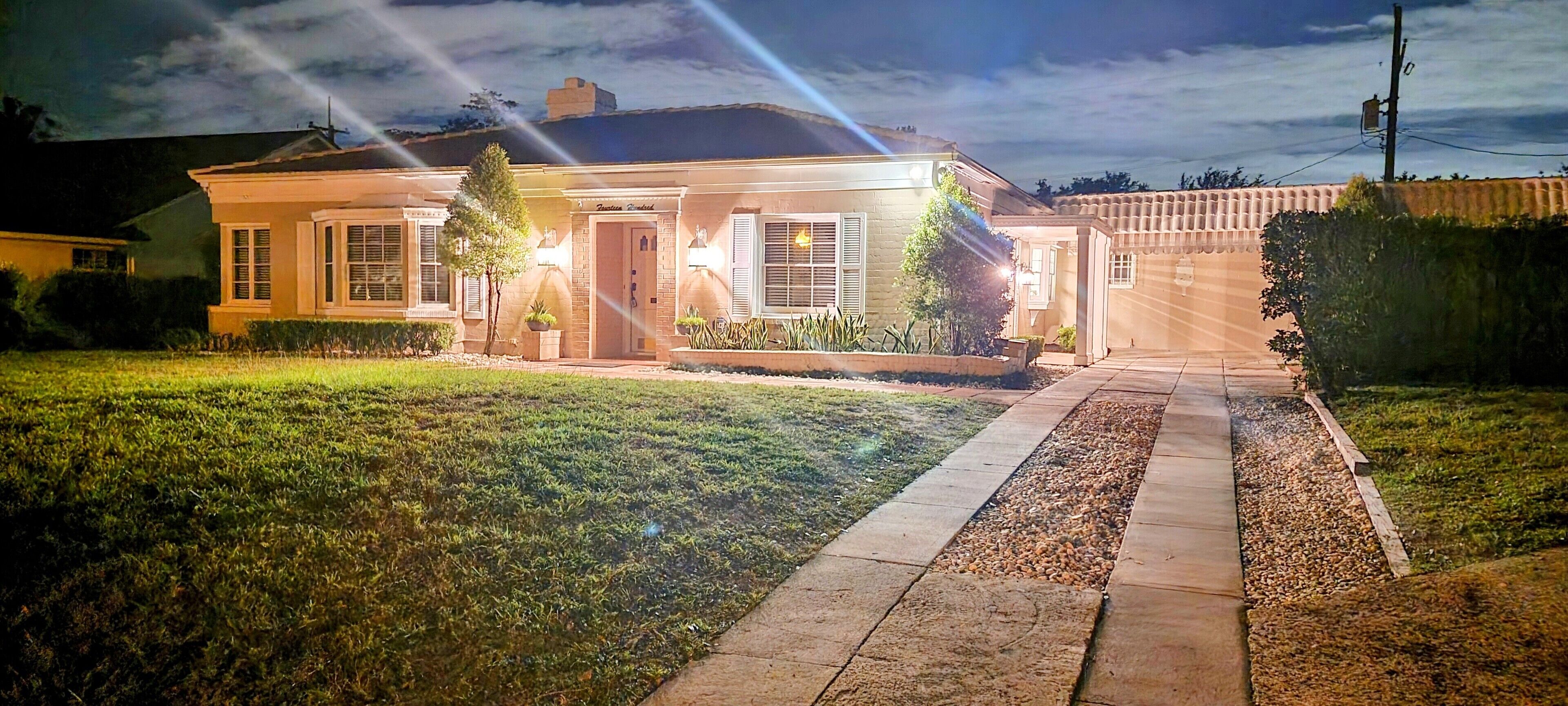 3BR - 3BA : Location, Location, Location : Rose Isle/Beverly Shores Neighborhood