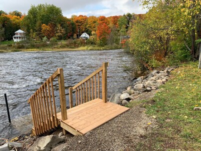 A cheerful and cozy waterfront grand mom's cottage