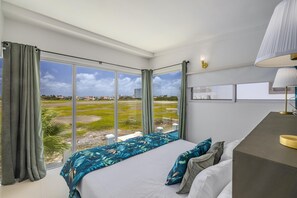 5 bedrooms, iron/ironing board, WiFi, bed sheets