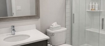 Comfortable and beautiful brand new suite in SW