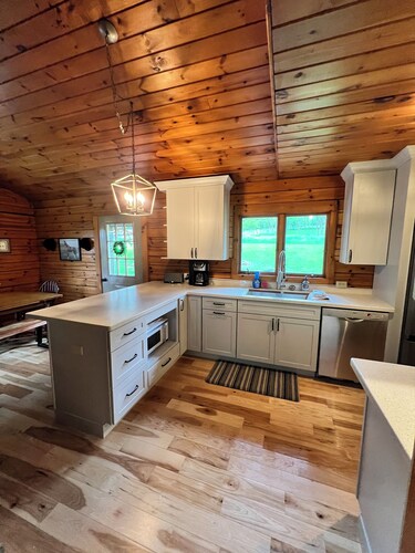 Newly renovated: Million Dollar Mountain View Getaway!!