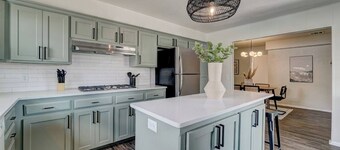 Yukon Boho Bungalow w/ Huge Kitchen just off I-40