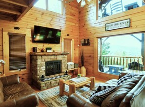 Smart TV, chimenea, videojuegos