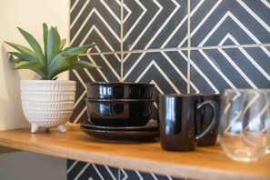 Unclassified image, 2 of 32, button