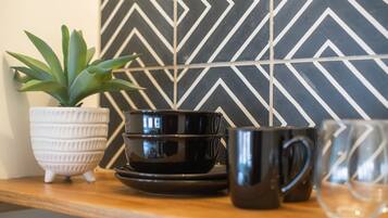 Kopi dan/atau alat penyeduh kopi