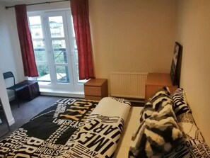 4 室のベッドルーム、アイロン / アイロン台、WiFi、ベッドシーツ
