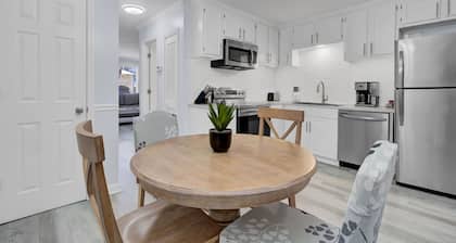 Newly Remodeled Townhome(RD)