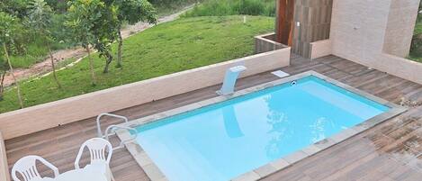 Alberca al aire libre y alberca climatizada