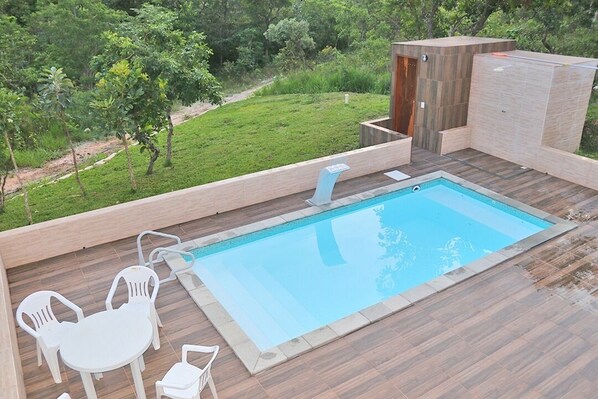 Alberca al aire libre y alberca climatizada