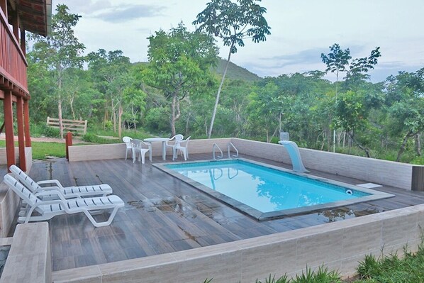 Outdoor pool, a heated pool - BUNGALOW WITH WATERFALLS IN PIRENOPOLIS. (Pirenópolis)