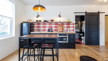 Fridge, microwave, oven, stovetop