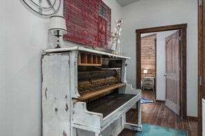 Interior - Private Modern Hill Country Cabin on 17 acres close to downtown Fredericksburg. (Fredericksburg)