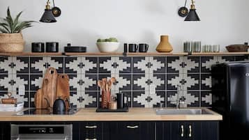 Refrigerador, microondas, horno y parrilla de estufa