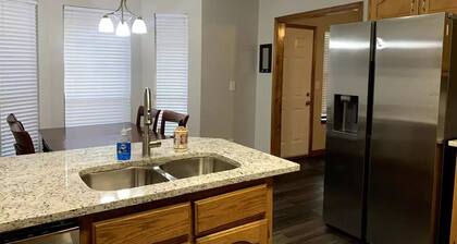 Lovely 2 Bedrooms 2 Bath Duplex in West Rome