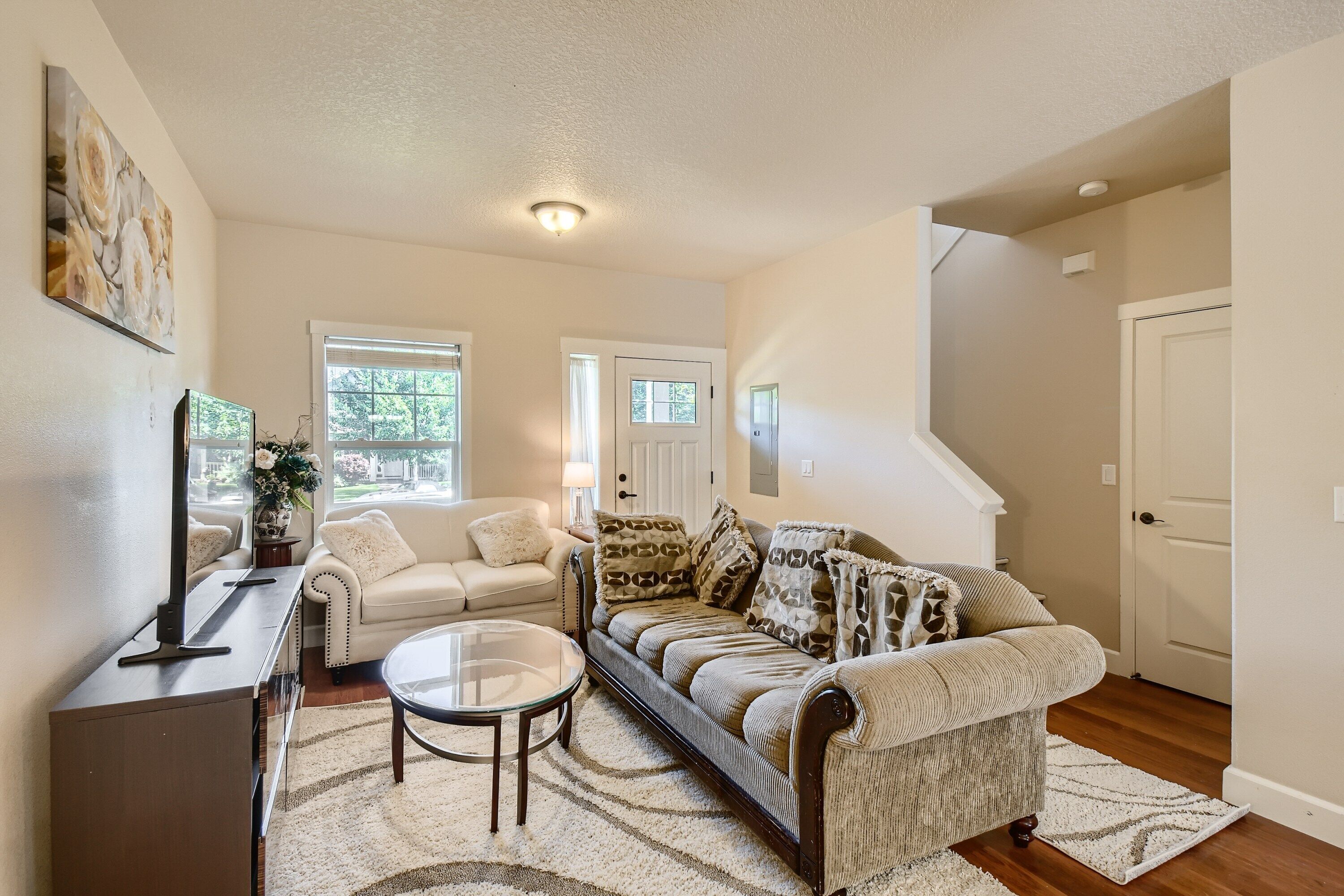 Oregon Jade Lodging Monthly rental family & pet friendly 3 BR- 