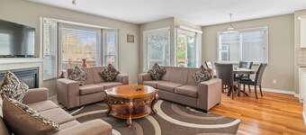 Beautiful Home in Langley with Huge Patio