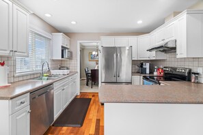 Fridge, microwave, oven, stovetop - Beautiful Home in Langley with Huge Patio (Langley)