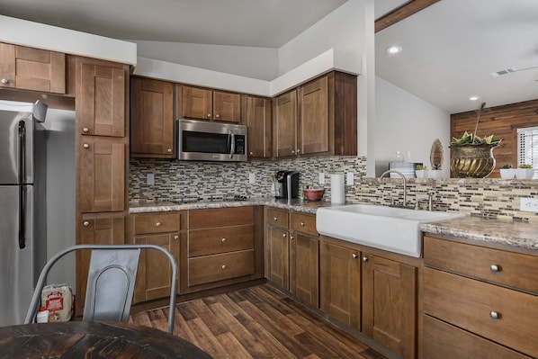 冰箱、微波炉、炉灶、茶具/咖啡用具