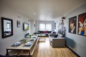 TV - STARR SUITE 6 BEDS (Liverpool)