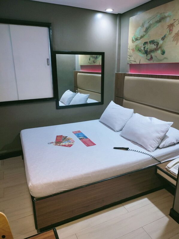 Executive Room | Bed sheets - Hotel Sogo EDSA near Taft (Pasay)