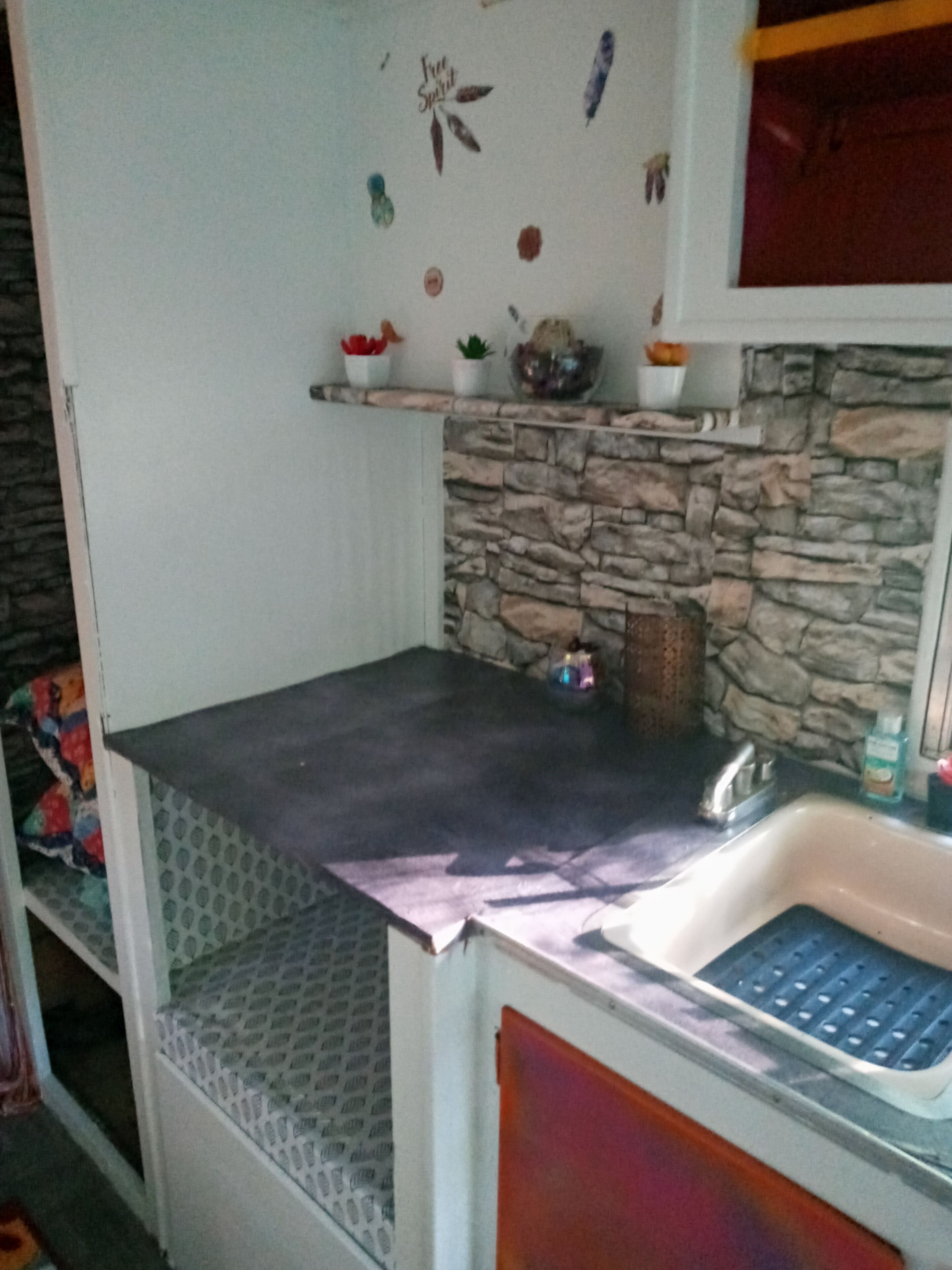 淋浴设施、卫生纸