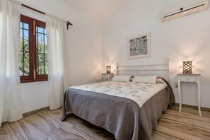 3 chambres, lit de bébé portatif, Wi-Fi, literie fournie