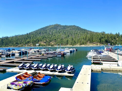 Bass Lake Escape-Near the Shore • Explore Yosemite • Close to the Pines Village 