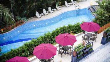 Seasonal outdoor pool