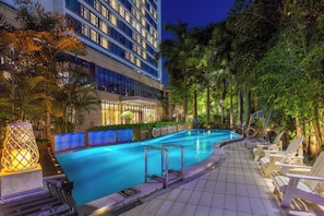 Alberca al aire libre por temporada