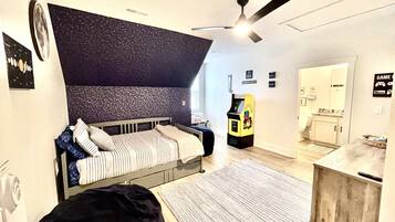 3 bedrooms, desk, iron/ironing board, travel crib