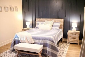 3 Schlafzimmer, Schreibtisch, Bügeleisen/Bügelbrett, Reisekinderbett