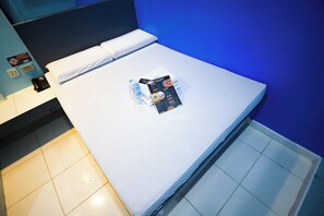 Deluxe Room | Bed sheets - Astrotel Divisoria (Manila)