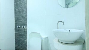 Deluxe Room | Bathroom