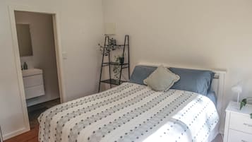 2 bedrooms, desk, iron/ironing board, free WiFi