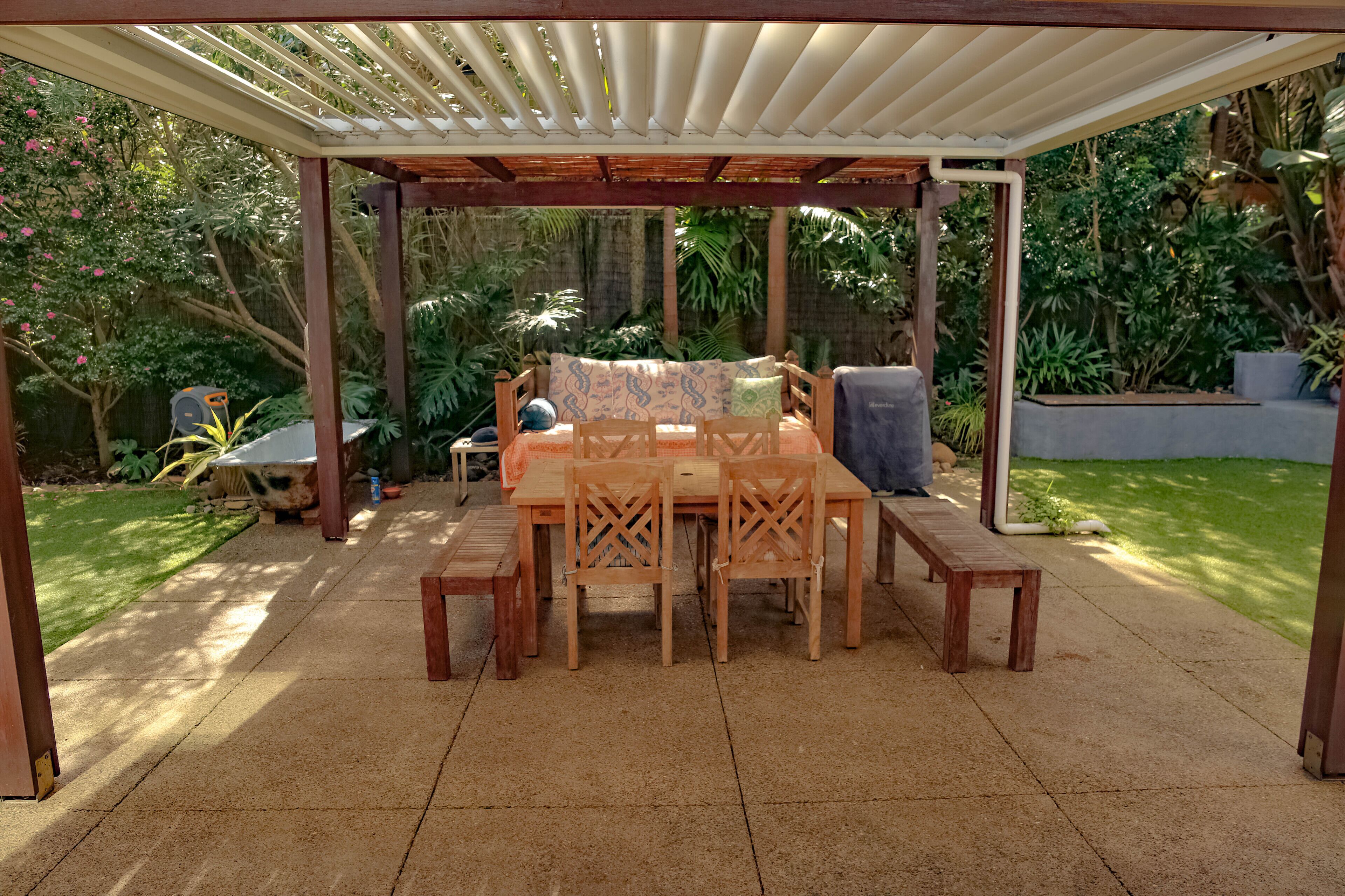 Sunny and modern villa located 5 mins walk from Avalon Beach! — image 11