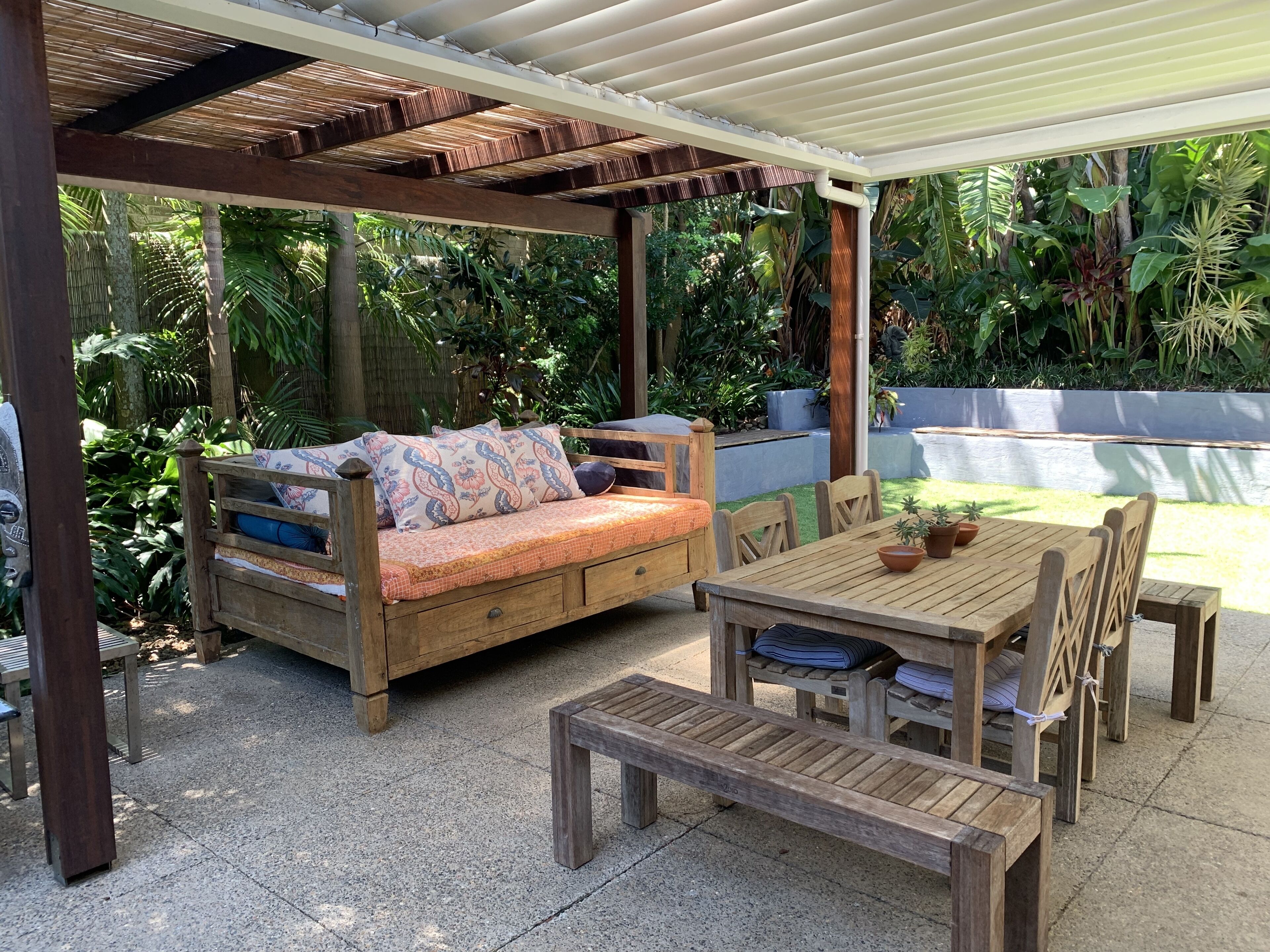 Sunny and modern villa located 5 mins walk from Avalon Beach! — image 5