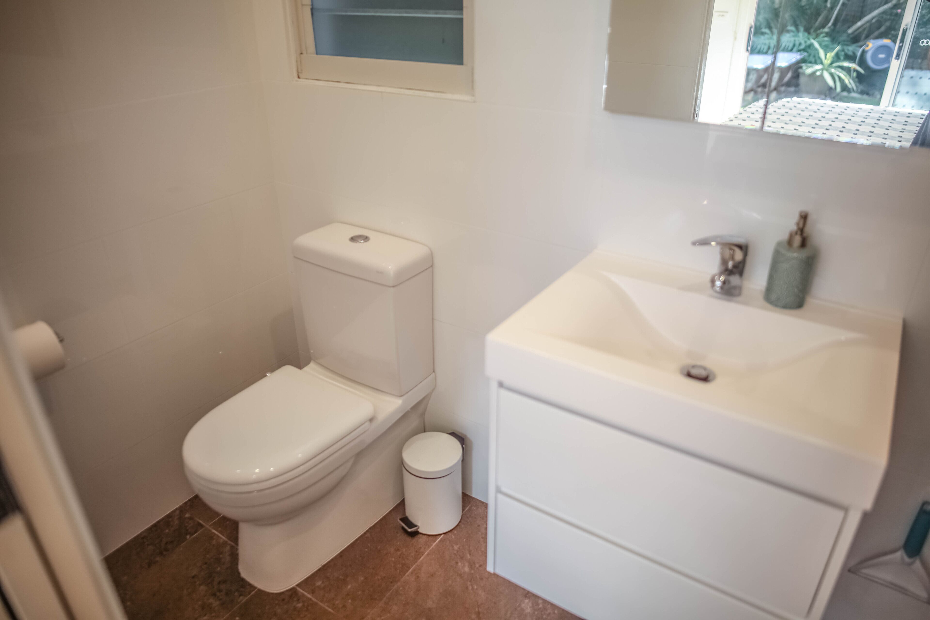 Sunny and modern villa located 5 mins walk from Avalon Beach! — image 10